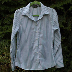 Pretty Eddie Bauer Wrinkle-Resistant Buttondown Top (M)